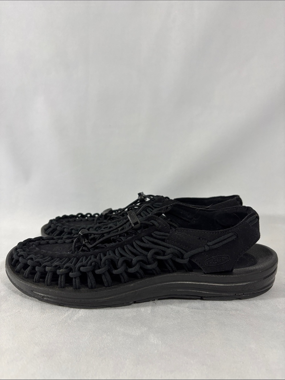 Keen Uneek Men’s 9.5M Black Bungee Cord Hiking Sport Sandals